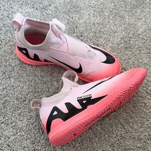 Nike Jr. Mercurial Vapor 15 Academy indoor court shoes